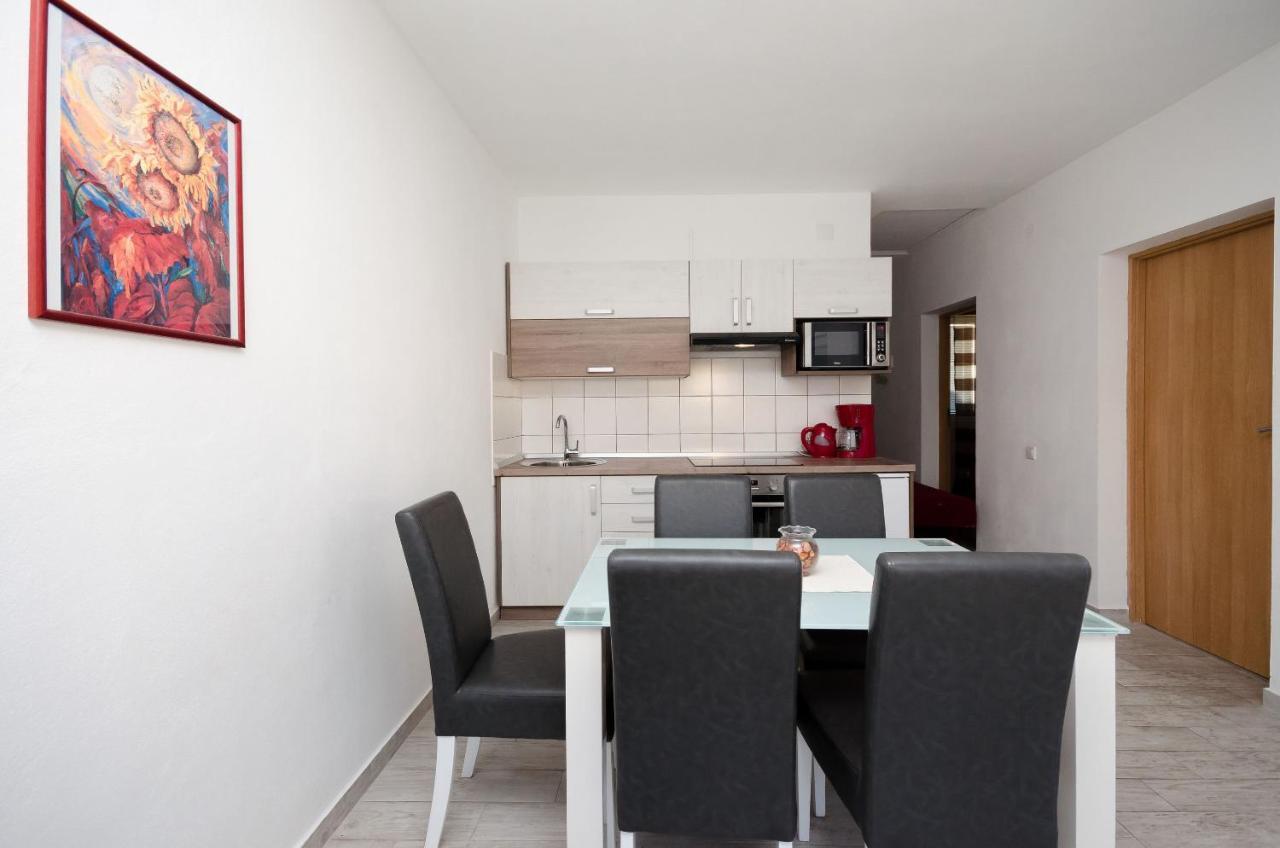 Apartments Toni Apartment Banjol